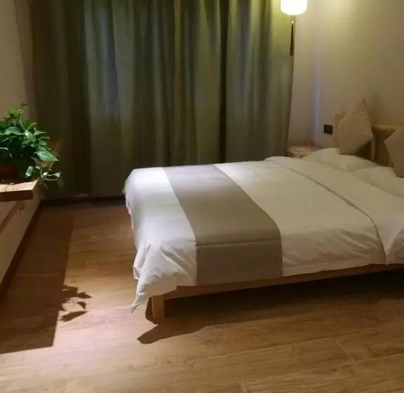 Hostel Right Here