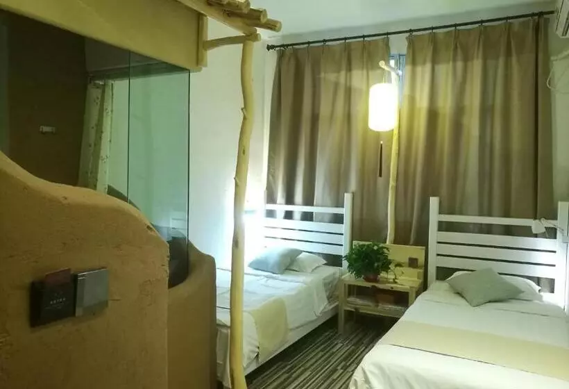 Hostel Right Here