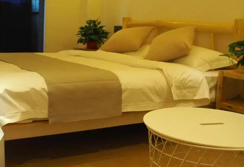 Hostel Right Here
