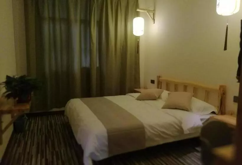 Hostel Right Here