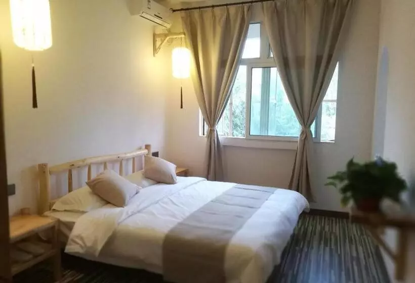 Hostel Right Here