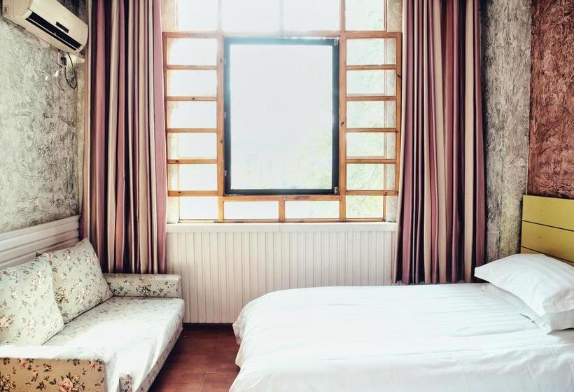 Chengdu Dreams Travel International Youth Hostel