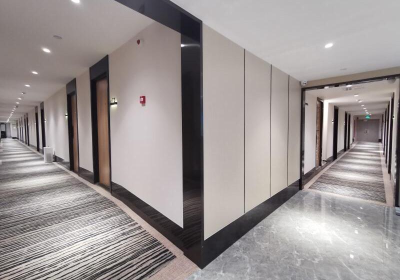 Hotelli Green Tree Inn Express Shanghai Bund Yuyuan Xiaonanmen Metro Station