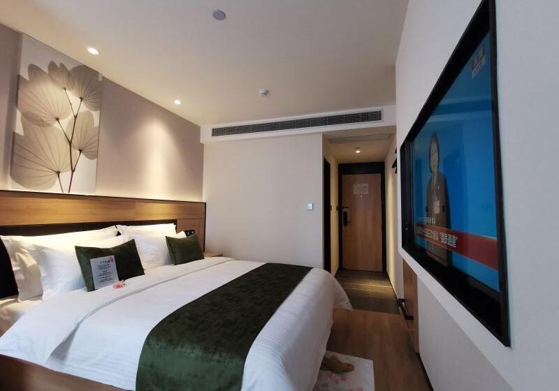 Hotelli Green Tree Inn Express Shanghai Bund Yuyuan Xiaonanmen Metro Station