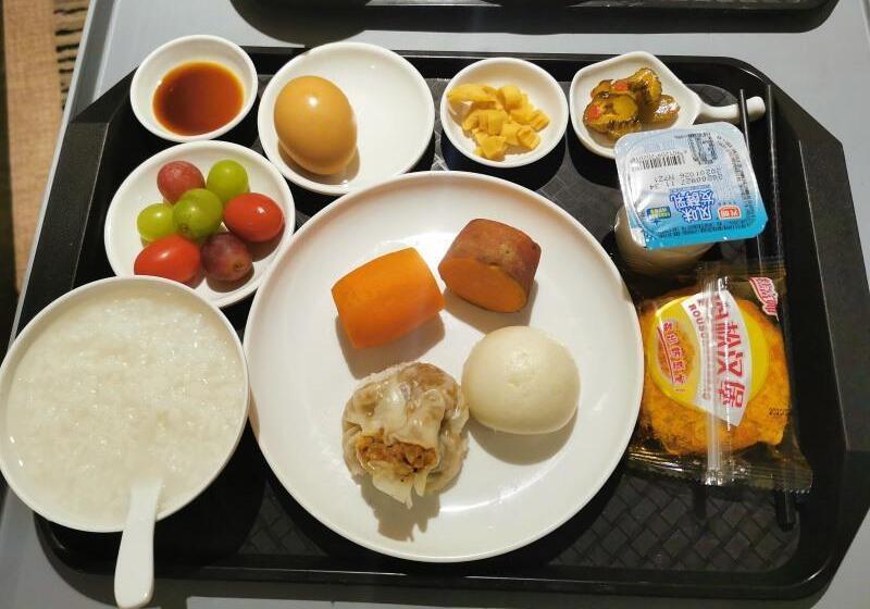 Hotelli Green Tree Inn Express Shanghai Bund Yuyuan Xiaonanmen Metro Station