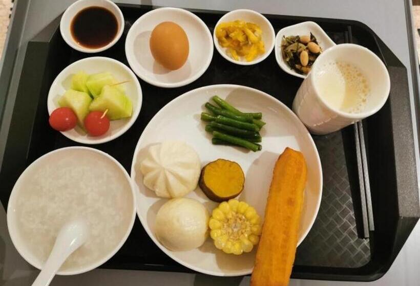 Hotelli Green Tree Inn Express Shanghai Bund Yuyuan Xiaonanmen Metro Station