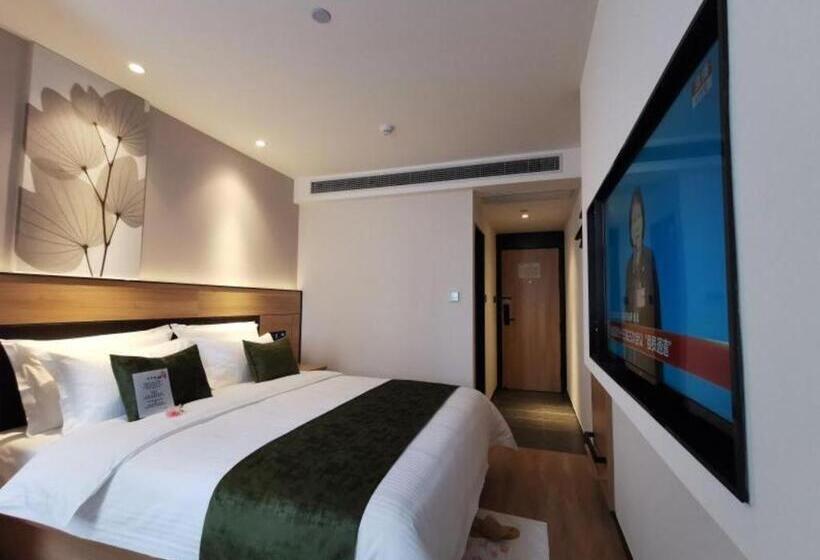 Hotelli Green Tree Inn Express Shanghai Bund Yuyuan Xiaonanmen Metro Station