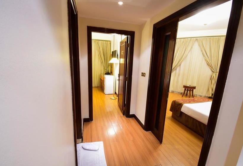 בית מלון כפרי Al Ansar Golden Tulip