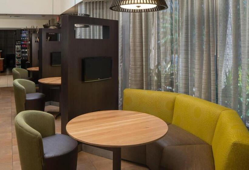 هتل Courtyard By Marriott Jacksonville At The Mayo Clinic Campus/beaches