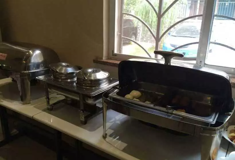 Hotelli Greentree Inn Jiangsu Zhenjiang Gaotie Wanda Square Express