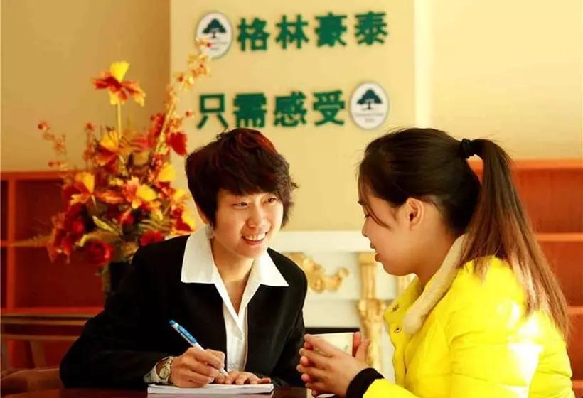 Hotelli Greentree Inn Jiangsu Zhenjiang Gaotie Wanda Square Express