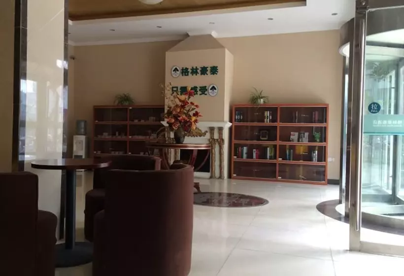 Hotelli Greentree Inn Jiangsu Zhenjiang Gaotie Wanda Square Express