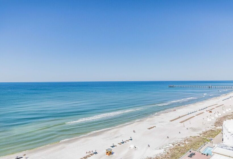 Отель Hampton Inn & Suites Panama City Beachbeachfront