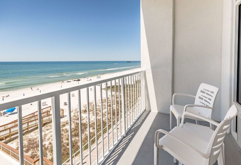 Отель Hampton Inn & Suites Panama City Beachbeachfront