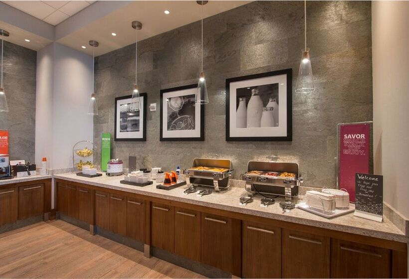 Отель Hampton Inn & Suites Panama City Beachbeachfront