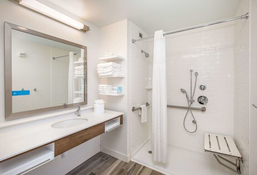 Отель Hampton Inn & Suites Panama City Beachbeachfront