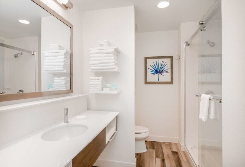 Отель Hampton Inn & Suites Panama City Beachbeachfront