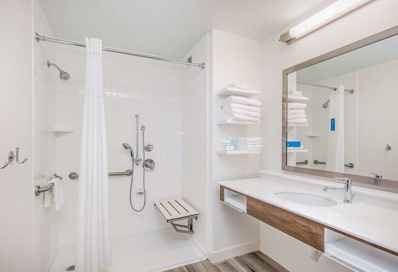 Отель Hampton Inn & Suites Panama City Beachbeachfront