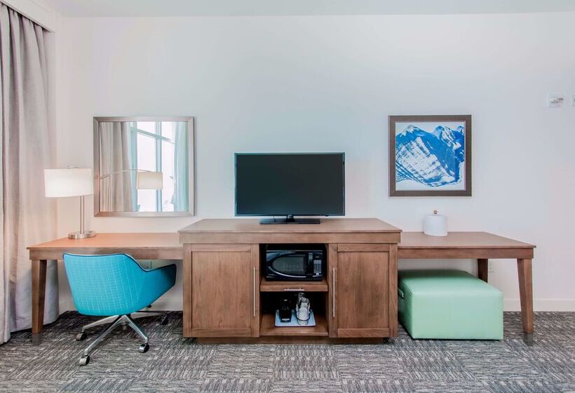 Отель Hampton Inn & Suites Panama City Beachbeachfront