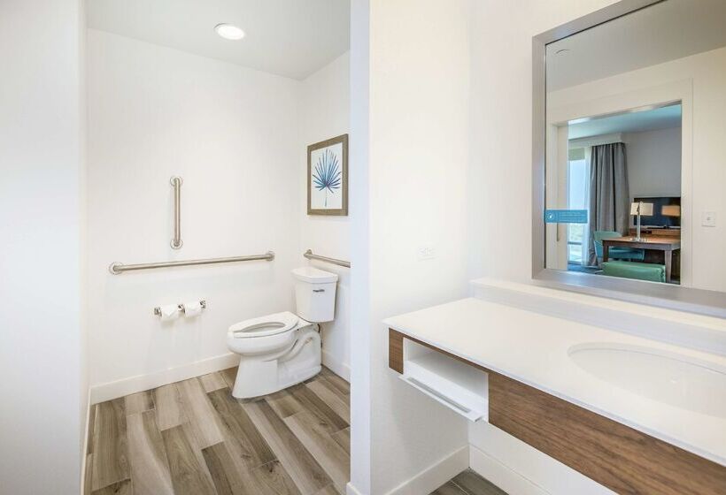 Отель Hampton Inn & Suites Panama City Beachbeachfront