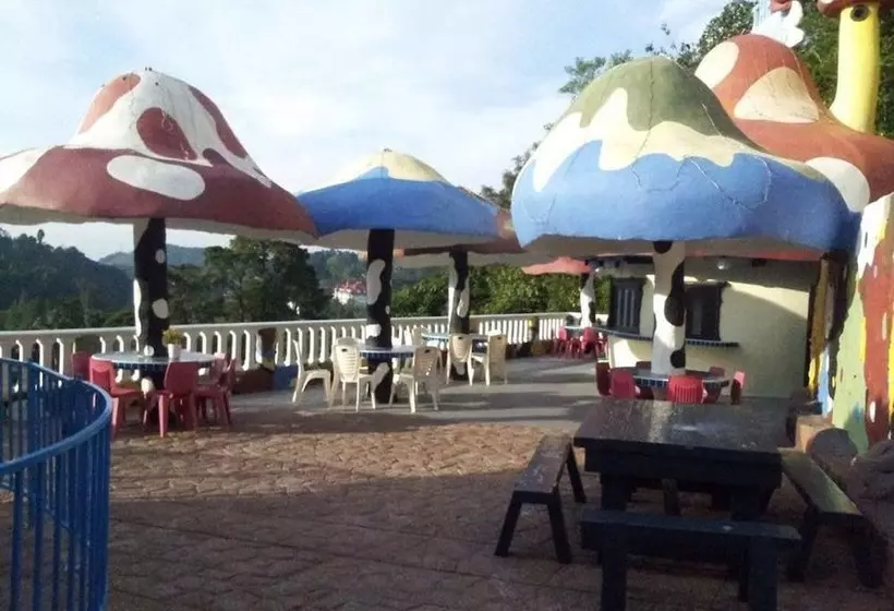 تختخواب و صبحانه Smurf Inn Homestay