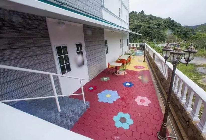 تختخواب و صبحانه Smurf Inn Homestay