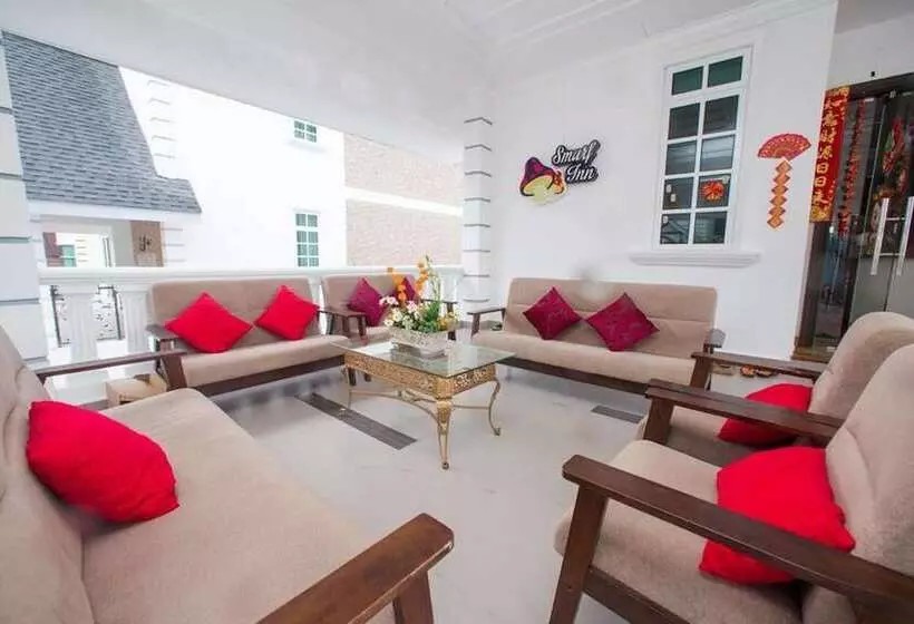 تختخواب و صبحانه Smurf Inn Homestay