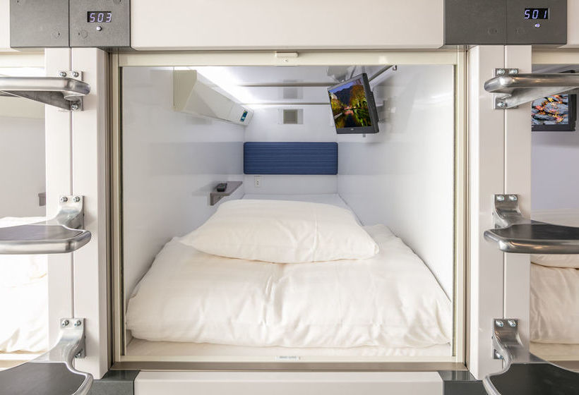 בית מלון כפרי Capsule Resort Kyoto Square