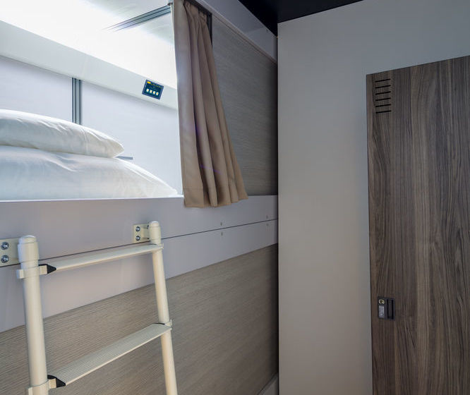 בית מלון כפרי Capsule Resort Kyoto Square