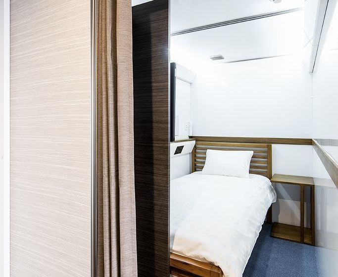 בית מלון כפרי Capsule Resort Kyoto Square