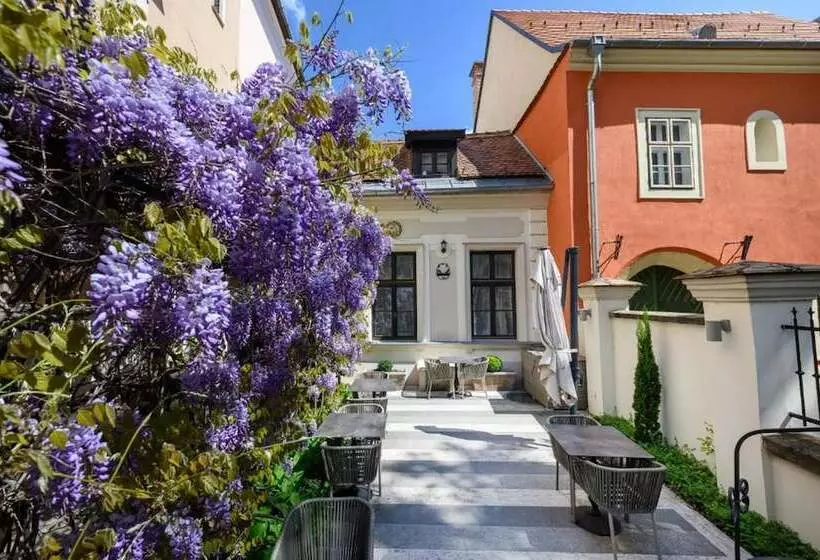 Hotelli Maison Bistro &