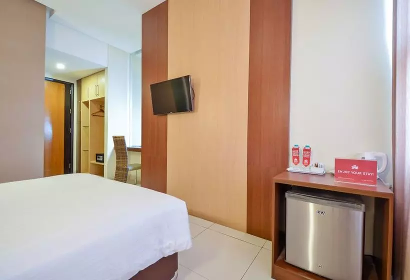 ホテル Zen Rooms Cideng Timur Raya