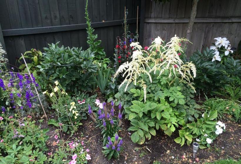 Garden Bed And Breakfast