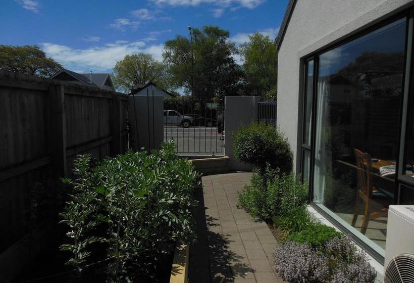 Garden Bed And Breakfast