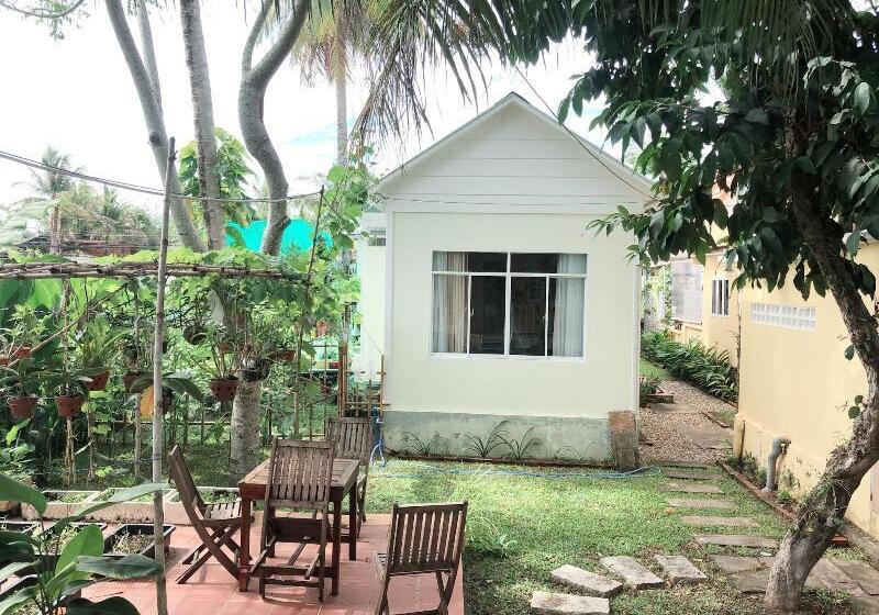 تختخواب و صبحانه Tropical Garden Phu Quoc