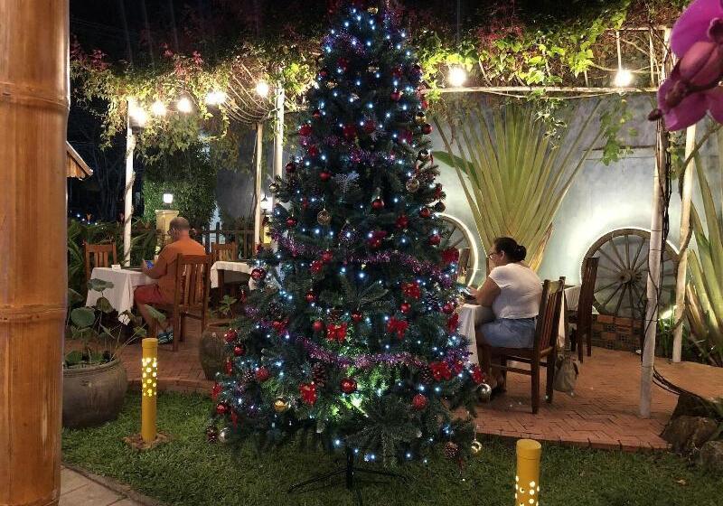 تختخواب و صبحانه Tropical Garden Phu Quoc