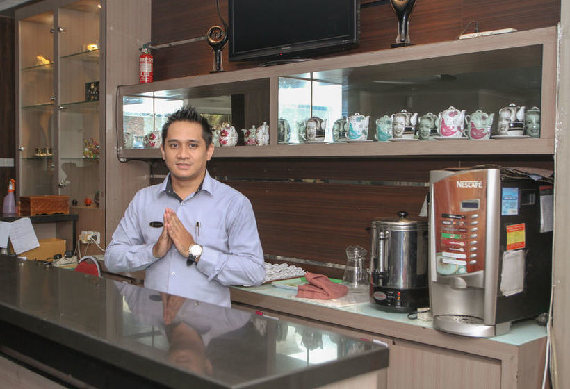 Szálloda Airy Alun Alun Malang Aries Munandar 41