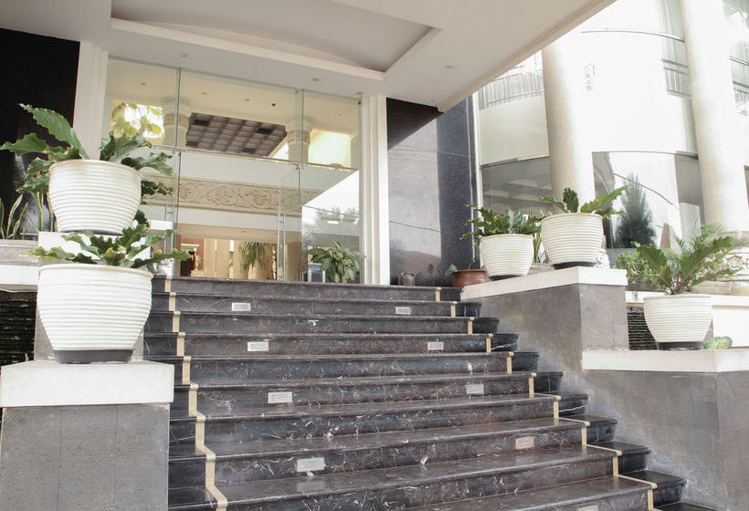 Szálloda Airy Alun Alun Malang Aries Munandar 41