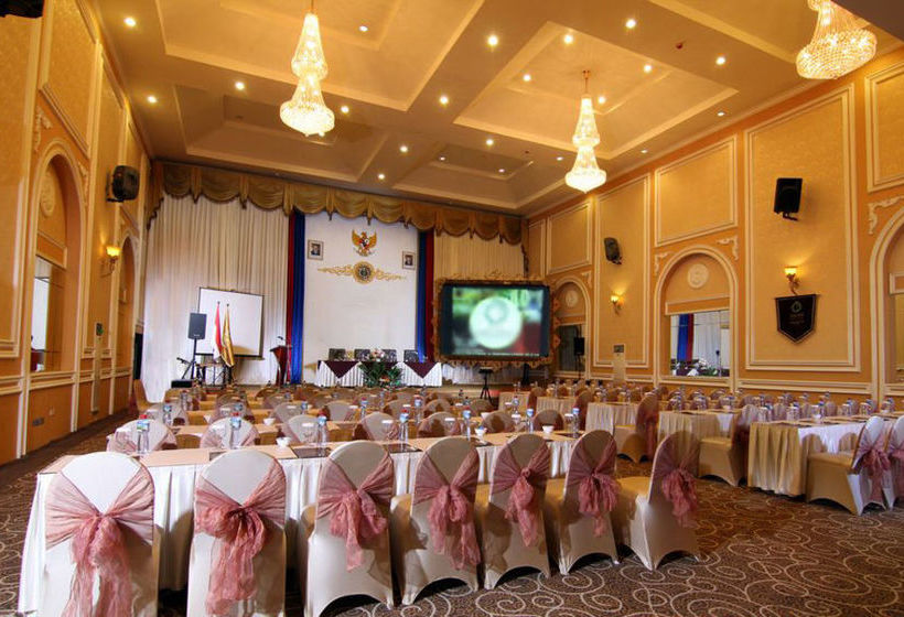 Szálloda Airy Alun Alun Malang Aries Munandar 41