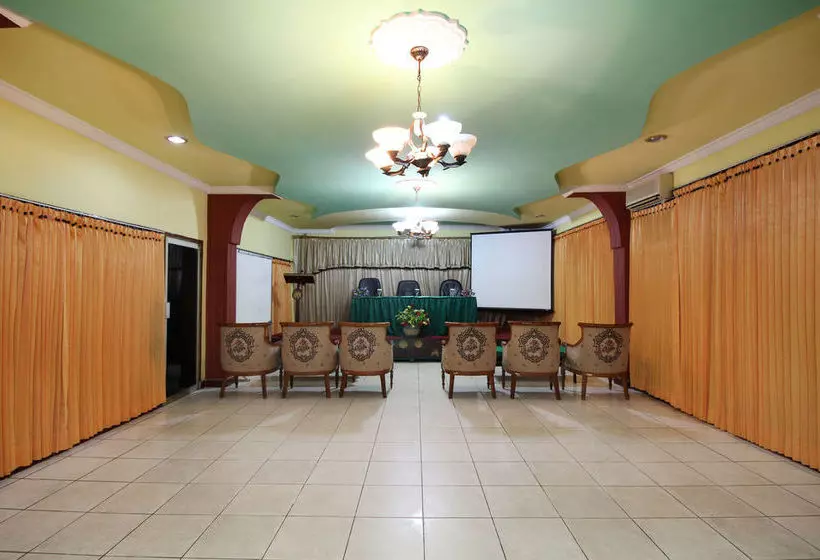 هتل Airy Syariah Hm Bafadhal Sungai Asam Jambi