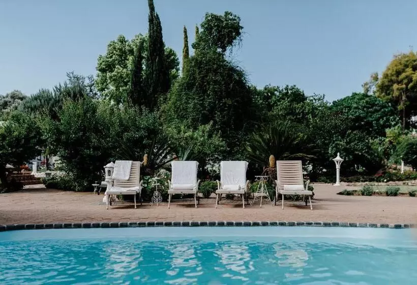 هتل De Opstal Country Lodge