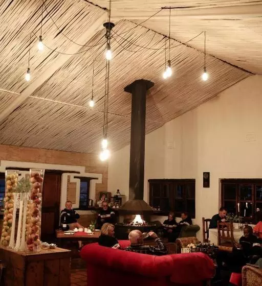 هتل De Opstal Country Lodge