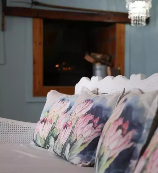 هتل De Opstal Country Lodge