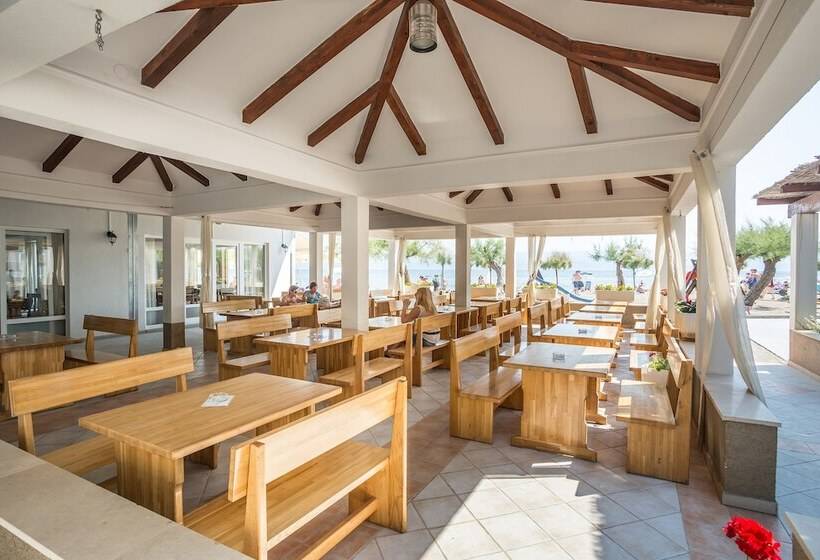 فندق Mobile Homes Camp Galeb