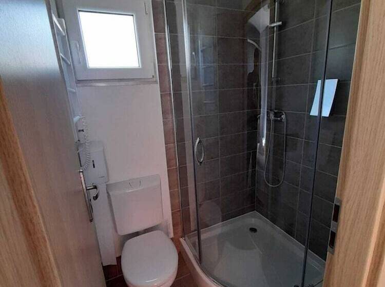 فندق Mobile Homes Camp Galeb