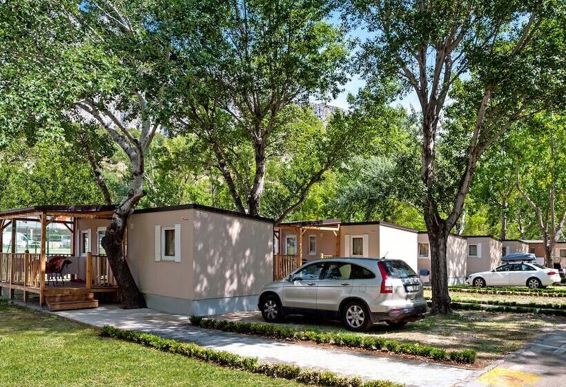 فندق Mobile Homes Camp Galeb