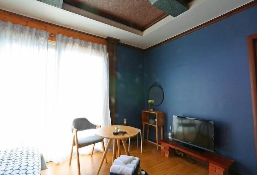 Luna In Jeju Pension