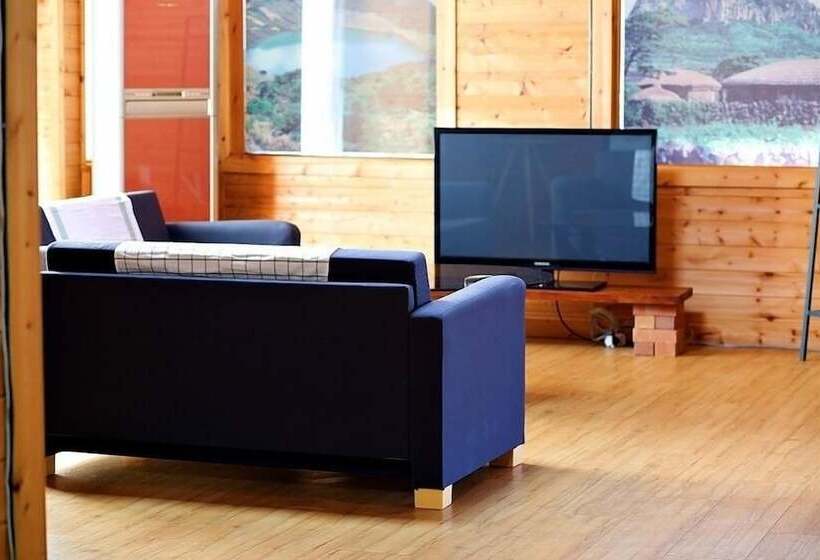 Luna In Jeju Pension