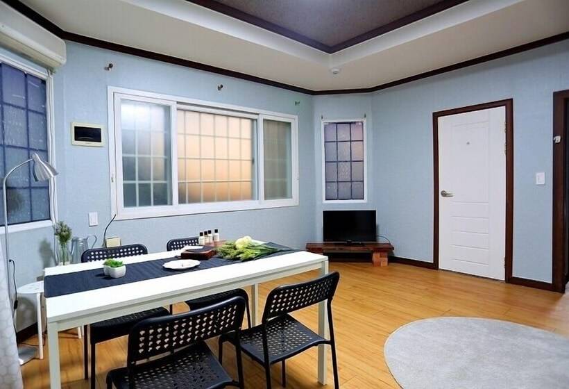 Luna In Jeju Pension