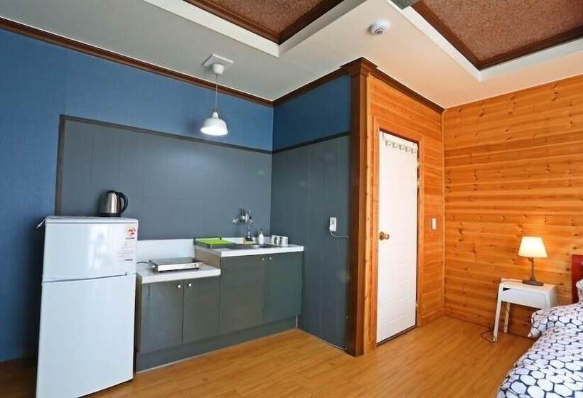 Luna In Jeju Pension